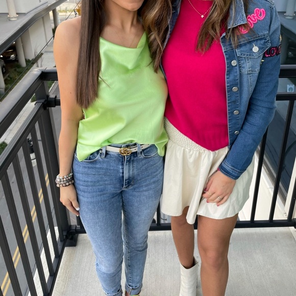 Highlighter green satin flowy blouse - Picture 5 of 5